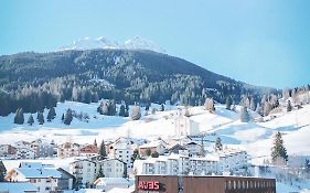 Aves Hotel Savognin